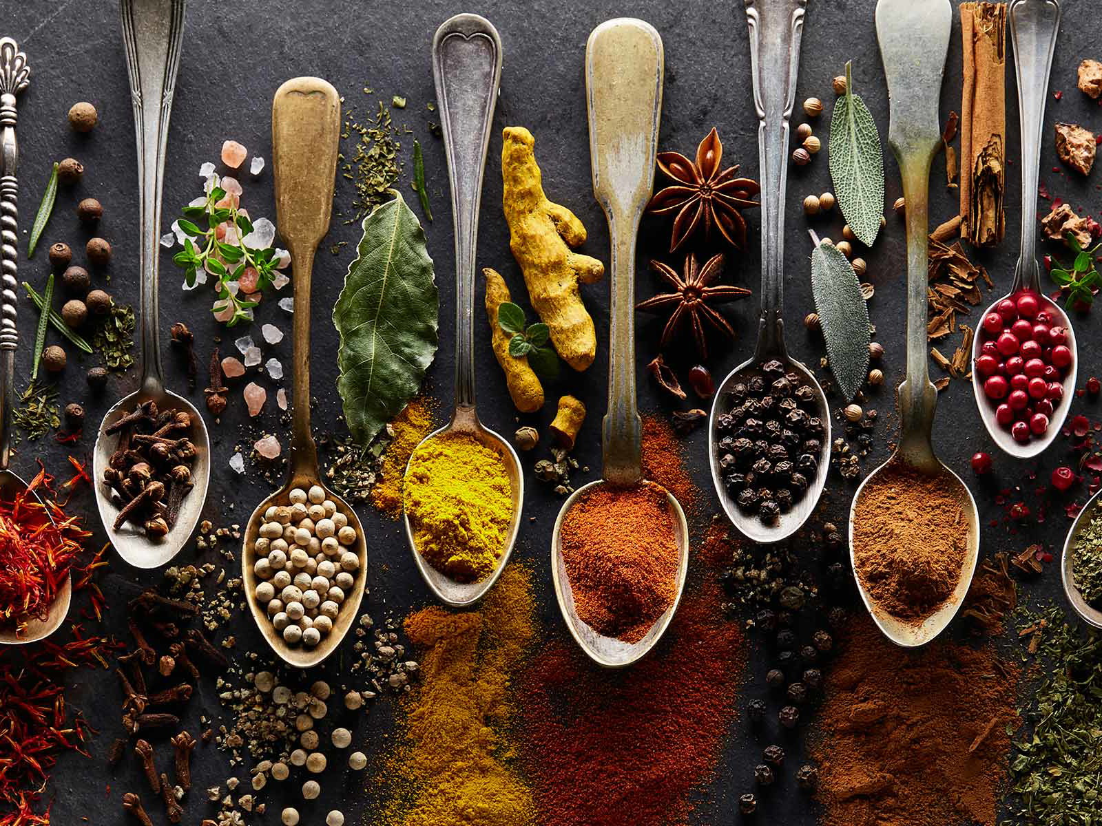 Gewürze entfalten den Großteil ihrer aromatischen Wirkung ganz frisch.