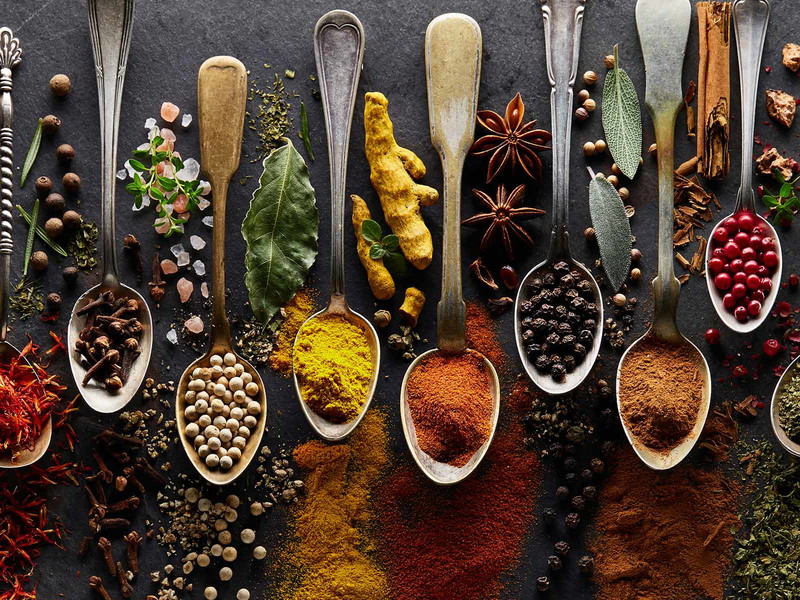 Gewürze entfalten den Großteil ihrer aromatischen Wirkung ganz frisch.
