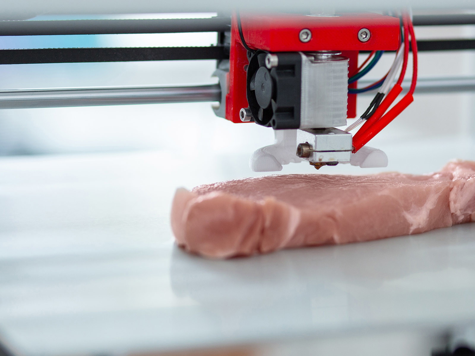 Einer Bitkom-Umfrage zufolge können sich 17 Prozent der Deutschen vorstellen, »Fleisch« aus dem 3D-Drucker zu essen.
