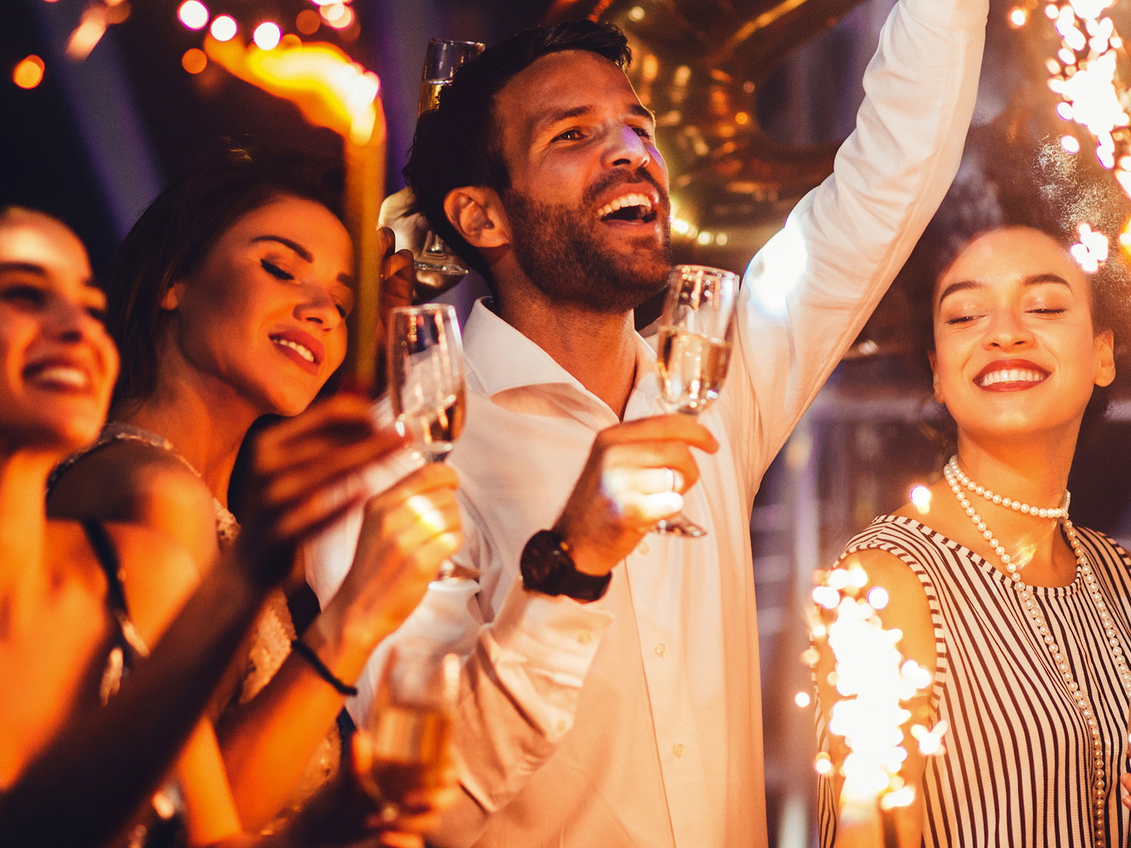Good wishes accompany the party on the last evening of the year. For culinary inspiration, it's worth taking a look at other countries.