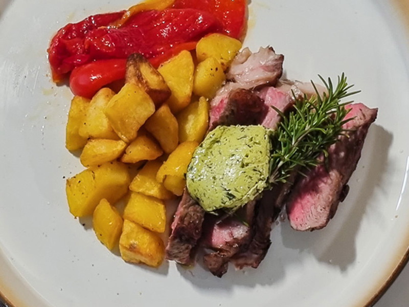 Hohrückensteak mit spanischen Kartoffeln