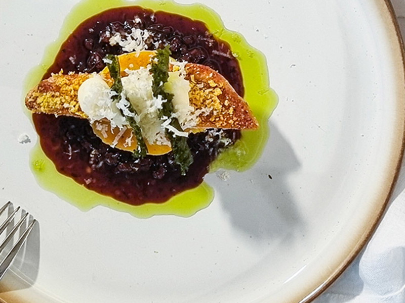 Perlhuhn mit Kalbskopfbäggli und Kartoffelgaletten