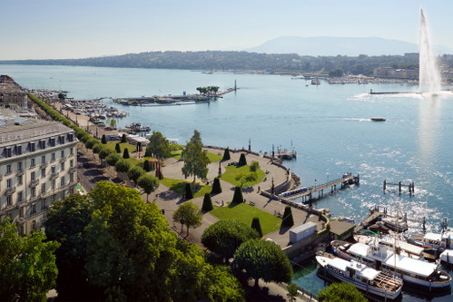 Das «Beau-Rivage» befindet sich gegenüber des «Jet d’eau» – der Wasserfontäne, die ein Genfer Wahrzeichen ist. Nicht nur der Ausblick beeindruckt, auch der Weinkeller kann sich sehen lassen.