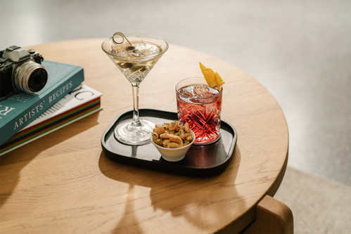Volkshaus Dry Martini und Volkshaus Negroni.