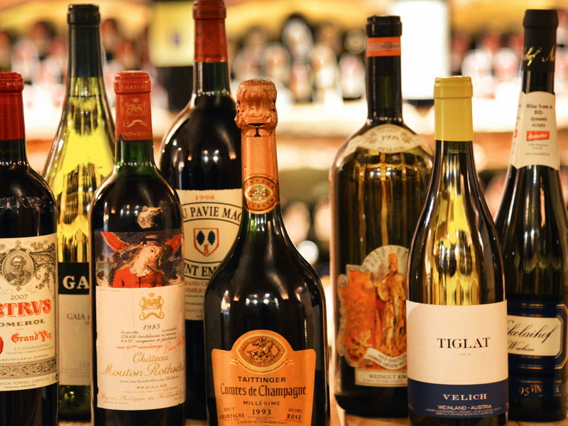 Unter den Hammer kamen edle Tropfen wie die »Master Selection« des »2017 Sobre Todo Priorat DOCa« sowie »2016 Sassicaia Bolgheri Sassicaia DOC« aus der Tenuta San Guido.