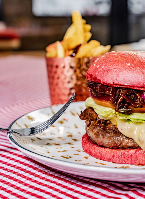 Burger in der «Skihütte Stand».