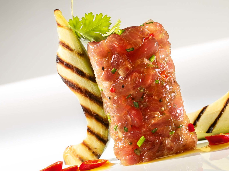 Gegrillte Avocado mit Thunfischtatar