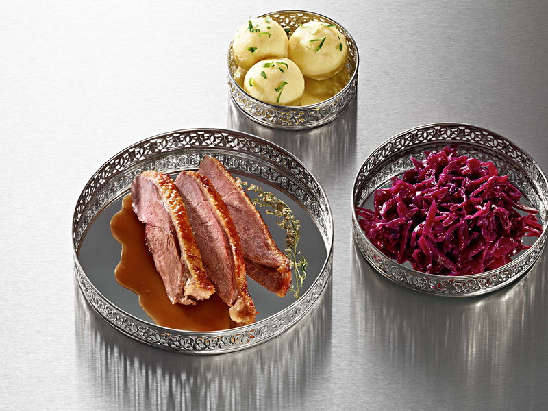 Gänsebraten mit Kartoffelklößen und Rotkraut