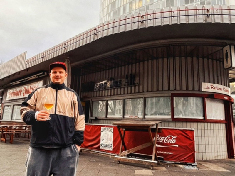 Gemeinsam mit seinem Partner Fabian Veldmann übernimmt Toni Askitis den Imbiss am Graf-Adolf-Platz.&nbsp;