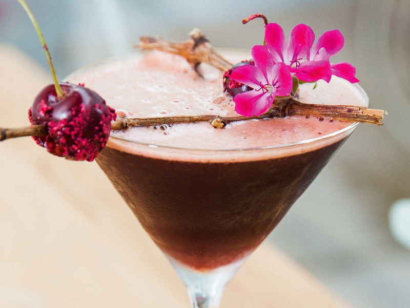 Erfrischender Sommercocktail mit Kirschbrand und -bier: »Dirty (C)herry«.