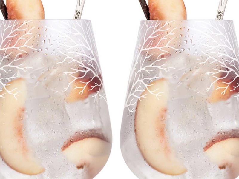 Sommerlich süß: Der Belvedere Peach Spritz.