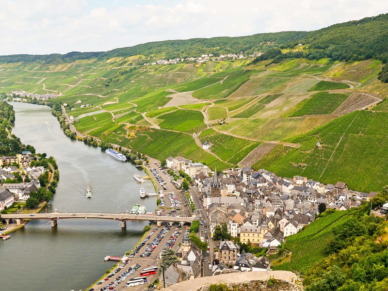 Mit dem Bernkasteler Doctor liegt hinter der Altstadt von Bernkastel-Kues eine Legende unter den Weinlagen.