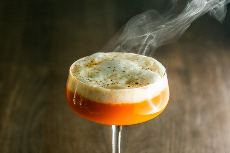 Ein Cocktail in der Bar von »Fotografiska« in Tallinn.