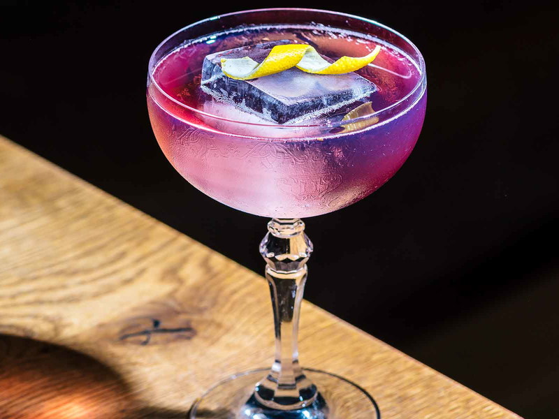 Der Cocktail «The sinners sin» wird mit Hendrick’s Orbium Gin zubereitet, der nur in ausgewählten Bars serviert wird.