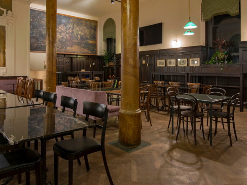 Das&nbsp;»Café Ritter«&nbsp;in Ottakring schlitterte in die Pleite, bleibt aber geöffnet.