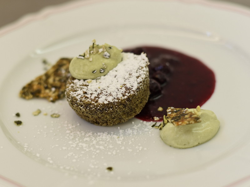Michael Hebenstreit, Küchenchef des Restaurants »Eckstein«, verrät das Rezept für sein Dessert.
