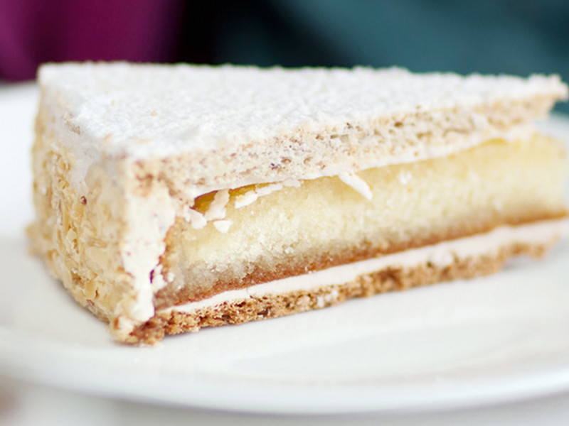 Die handgefertigte Zuger ­Kirschtorte darf ausschliesslich AOP-Kirsch aus der Region ­Zug-Rigi enthalten.