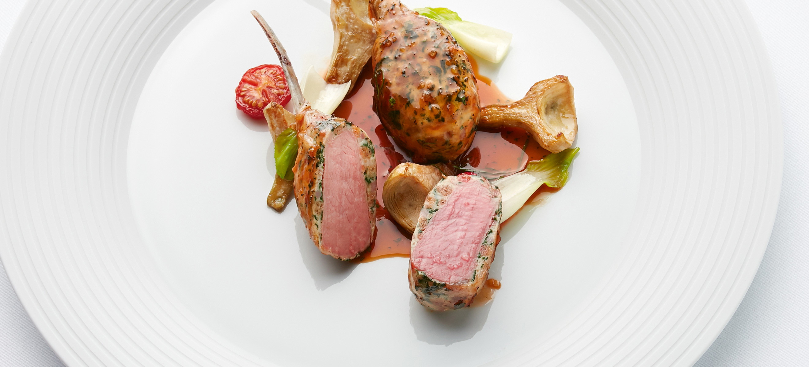 Lamm-Crépinettes mit ­PoWeraden, Pak-Choi-­Herzen, Tomaten - Rezepte ...