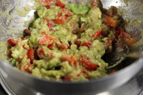 Außerdem wird eine köstliche Guacamole serviert.