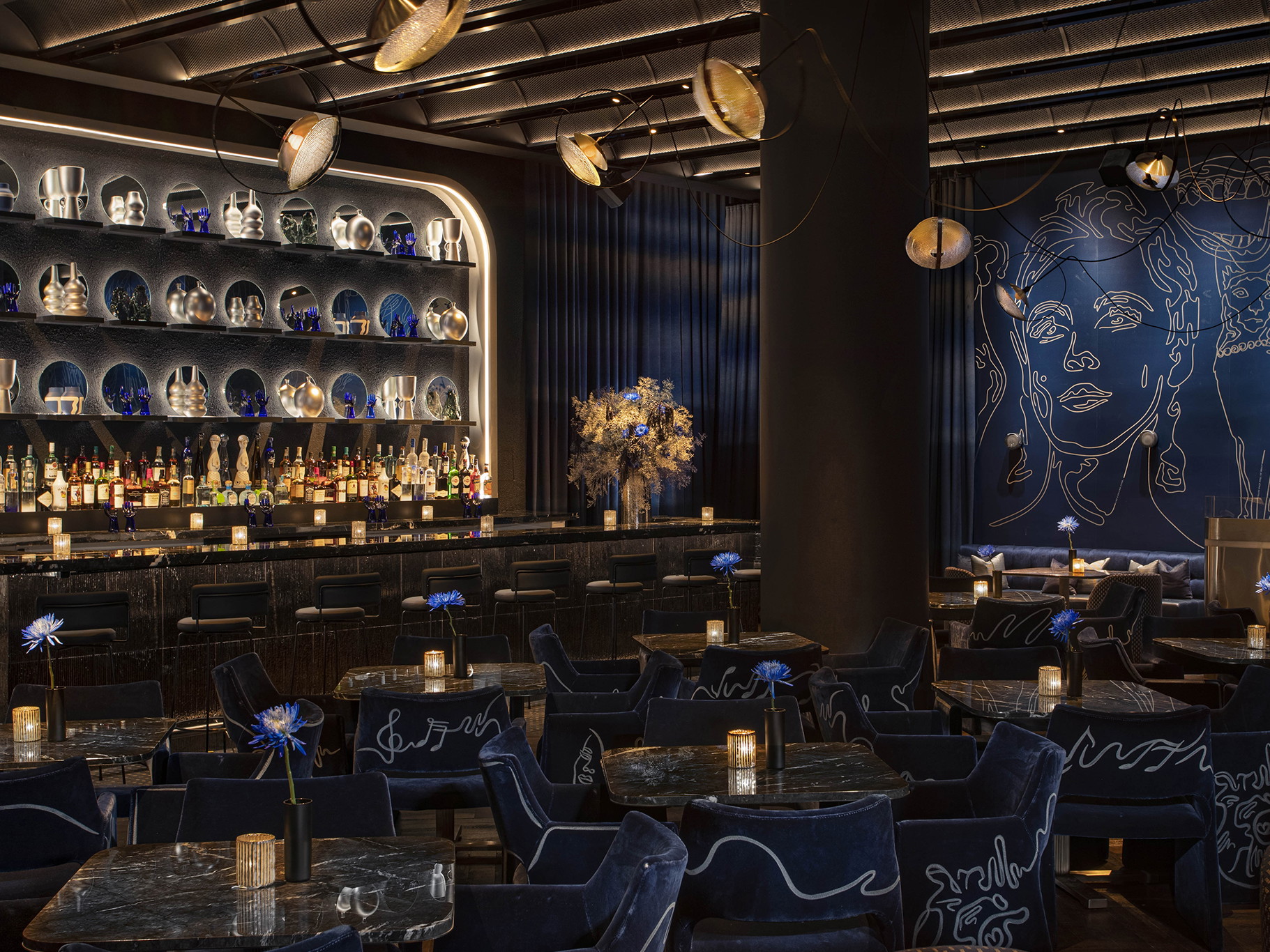 Piano bar Silver Lining at the Moxy Hotel, New York