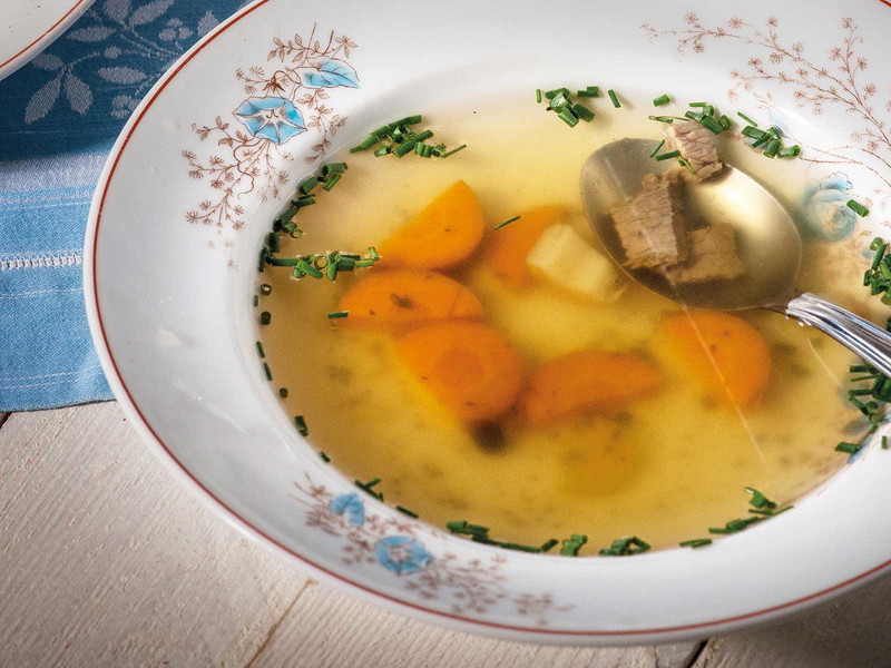 Die Rindssuppe ist ein Klassiker der bäuerlichen Küche.