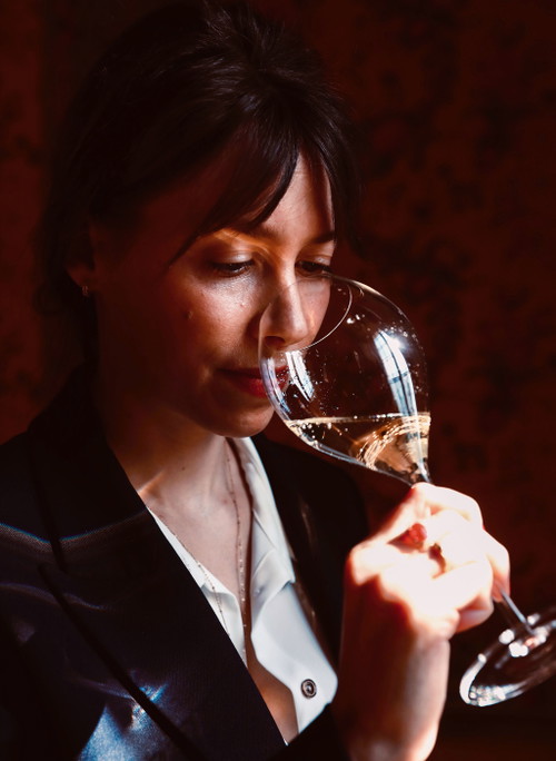 «Ich bin stolz, als Botschafterin des Hauses Laurent Perrier das Erbe meines Großvaters Bernard de Nonancourt weiterzutragen.» –&nbsp;Lucie Pereyre de Nonancourt