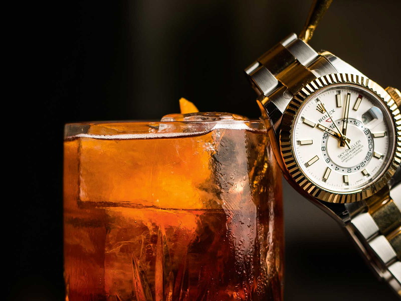 M. T. &amp; the Ripy Tales – Rolex »Sky Dweller« Stahl 18-Karat-Gelbgold, 15.650 Euro.