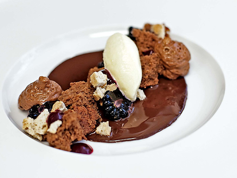 Schokokuchen mit Tabak-Obers und Whisky-Eis