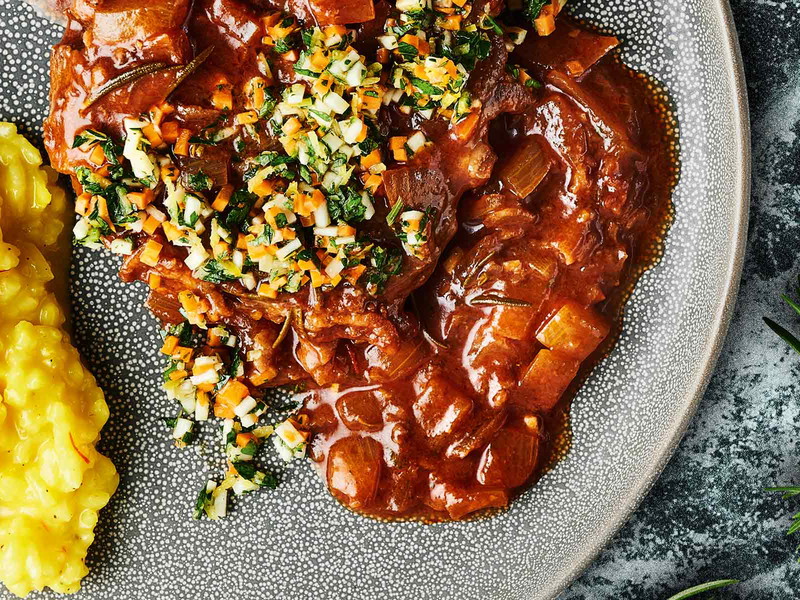 The ideal accompaniment to "Ossobuco" is a risotto Milanese with saffron.