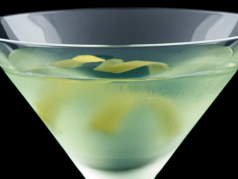 Chartreuse verte mit Gin: Genießen mit Stil.