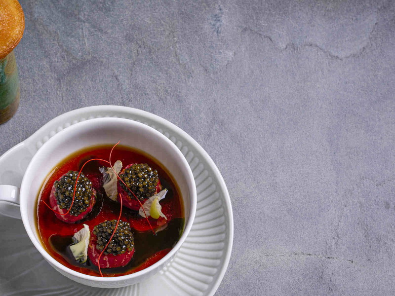 Der Oona Caviar »Osietra Carat« rundet das Gericht ab.