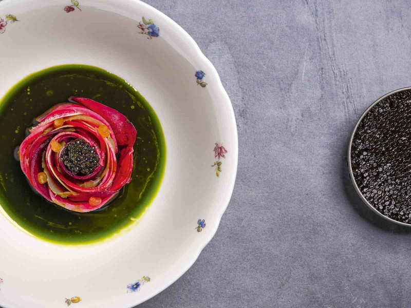Die Rüben werden mit dem Oona Caviar »N° 103-traditionnel« verfeinert.