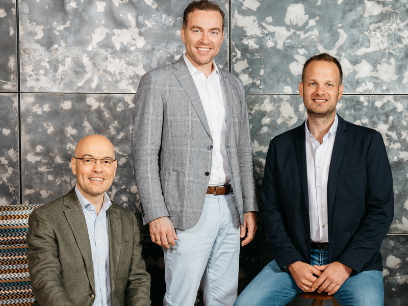 CFO &amp; Co-Founder Alexander Komarek, CEO &amp; Co-Founder Benedikt Komarek und Geschäftsführer Markus Marth (von links).