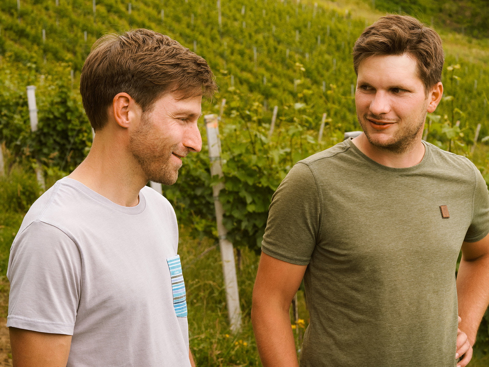 Bastian Kaltenböck und Kellermeister Christian Söll (rechts).