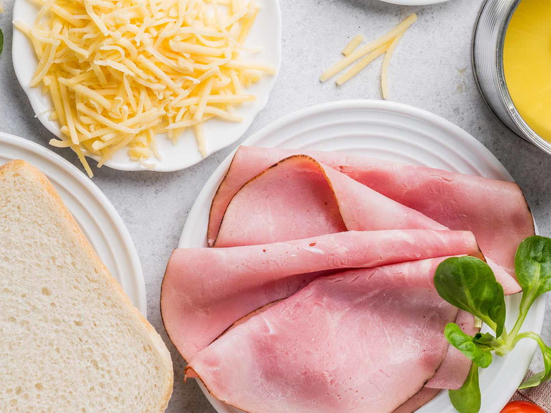 Statt gewöhnlichem Toastbrot verwendet Max Stiegl Schwarzbrot