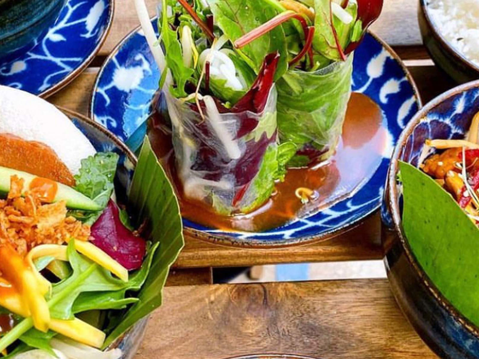 Im&nbsp;»AN Vegan House« werden die Speisen in Bananenblätter gehüllt serviert.