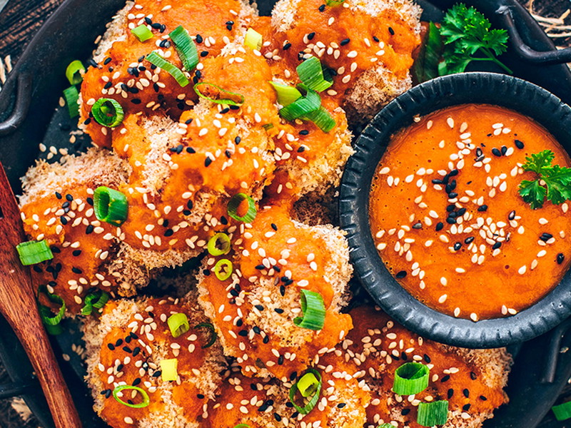 Ein köstliches Rezept aus dem Buch: Knusprige Blumenkohlnuggets.