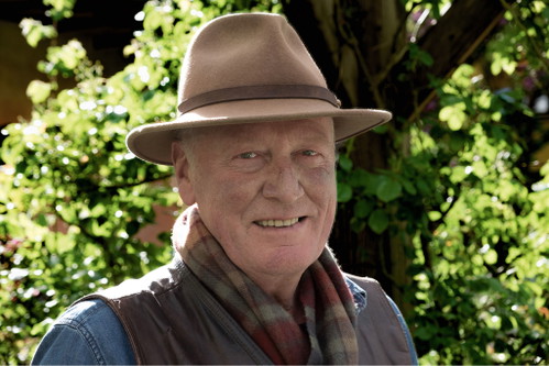 Der Pionier von der Mosel: Rudolf Trossen ist Bio-Winzer und produziert genauso klassische, restsüsse Moselrieslinge mit Schwefeleinsatz wie auch Naturweine ganz ohne Zusätze.