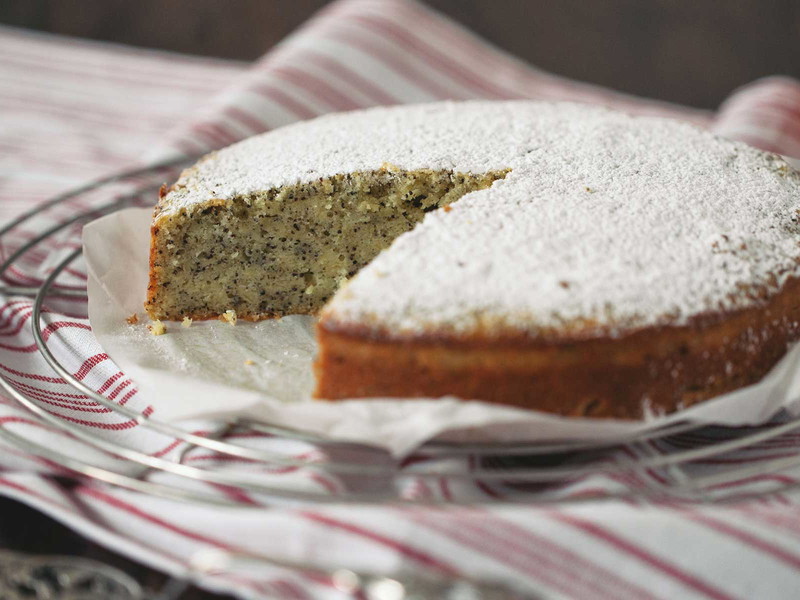 In nur weniger Schritten ist dieser köstliche Kuchen auch schon wieder fertig.