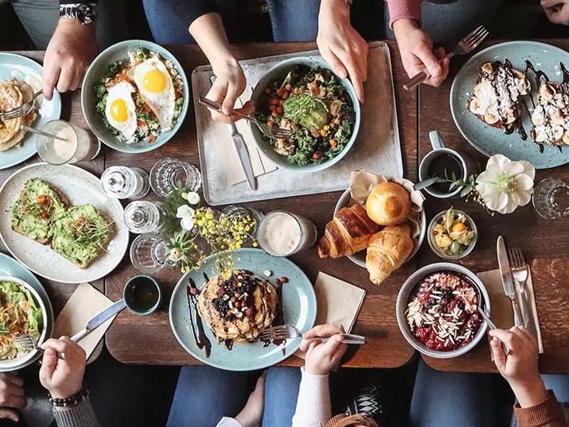 Im Restaurant «Roots» gibt es am Wochenende eine grosse Brunch-Karte