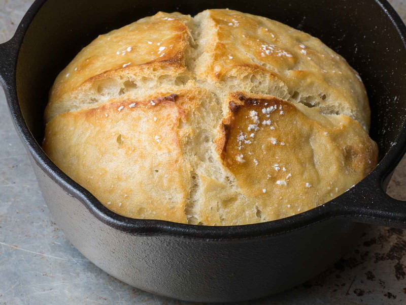 Alles was man für ein No-Knead-Bread braucht sind 24 Stunden Zeit und ein Gusseisenbräter.&nbsp;