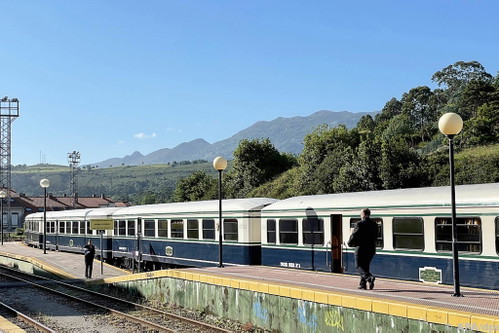 Nostalgiezug im Belle-Époque-Stil: der Costa Verde Express.