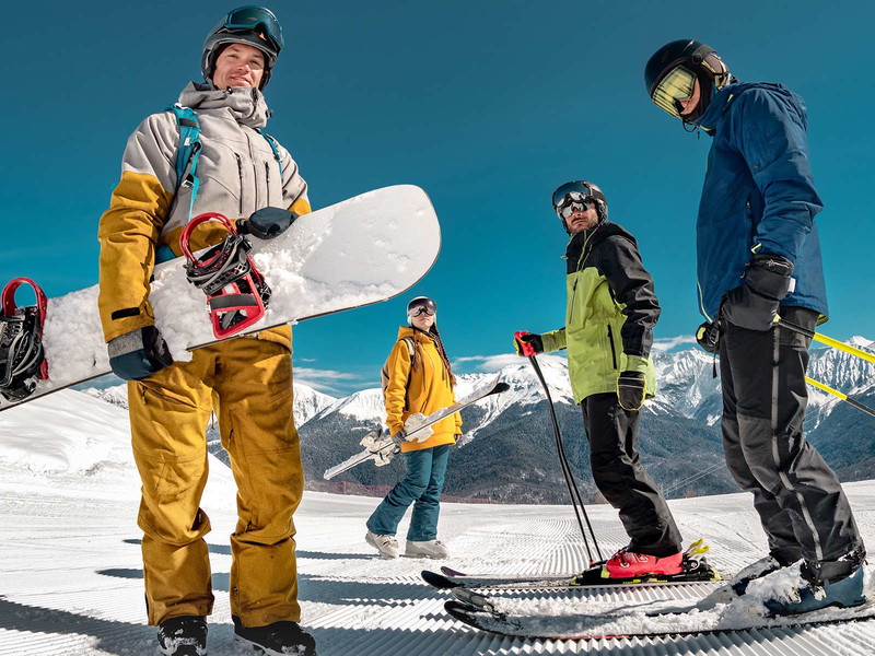 Die milden Winter treffen vor allem die Alpinen hart. Für die oftmals kilometerlangen Pisten wird enorm viel Schnee benötigt.