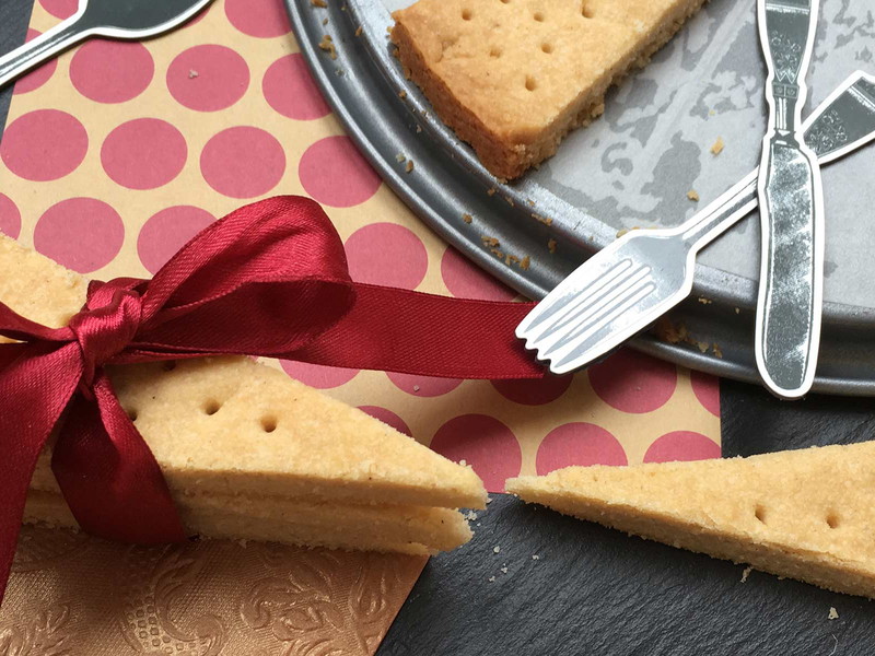 Das knusprige Teebäck aus Schottland ist eine willkommene Abwechslung am Weihnachtstisch.