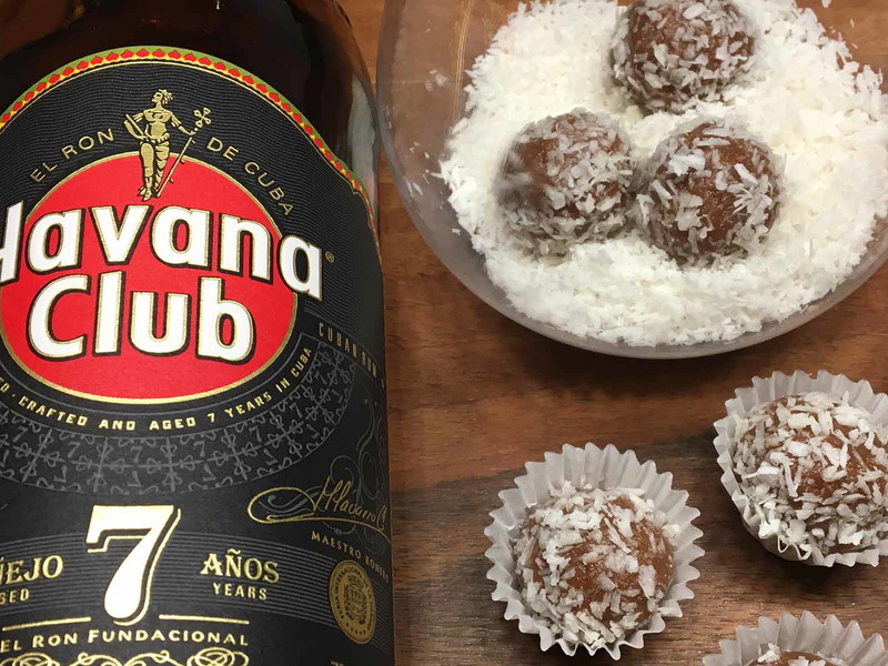 Rumkugeln mit Macadamia und gereiftem Rum