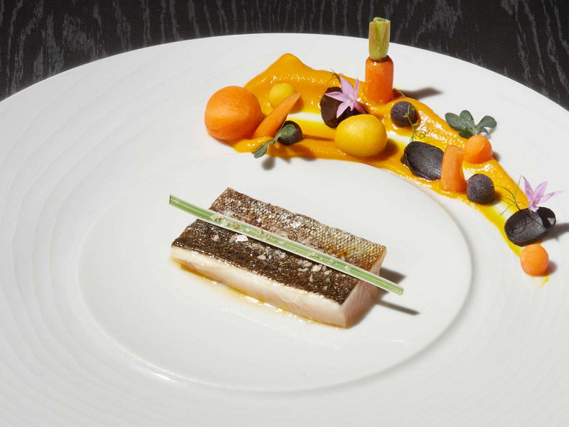 Polardorsch mit Chorizo-Sud, Rübe und Knoblauch