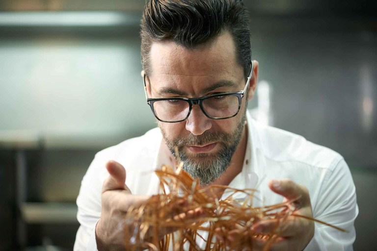 Quique Dacosta vom Restaurant «El Publet» im spanischen Denia kreierte ein eigenes Seeigel-Ceviche.