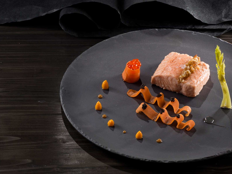 Kokos-Lachs mit Datteln und Holunderblüten von Heiko Antoniewicz