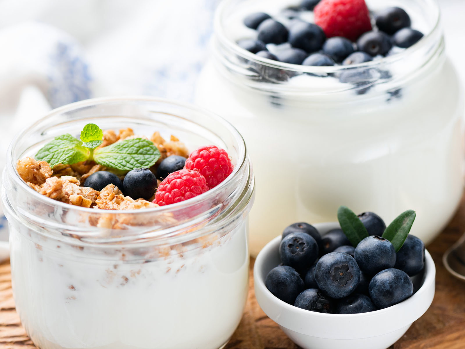 Unter anderem Joghurt kann dabei helfen, das Immunsystem zu stärken.