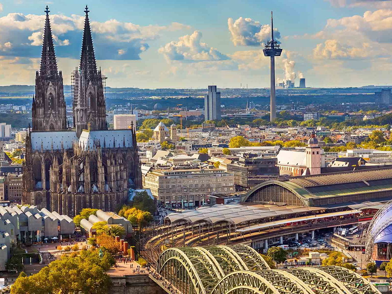 Gleich mehrere Locations bieten am Valentinstag einen atemberaubenden Blick auf den Kölner Dom.